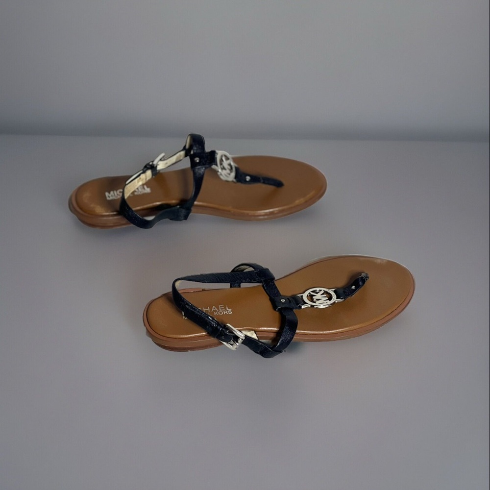 Women’s Michael Kors Sandals. Used But Still In Good Condition. Size-7.5